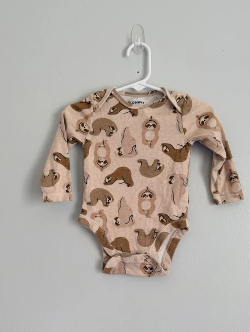 Old Navy Sloth Long Sleeve Bodysuit 6-12M Neutral Animal Print